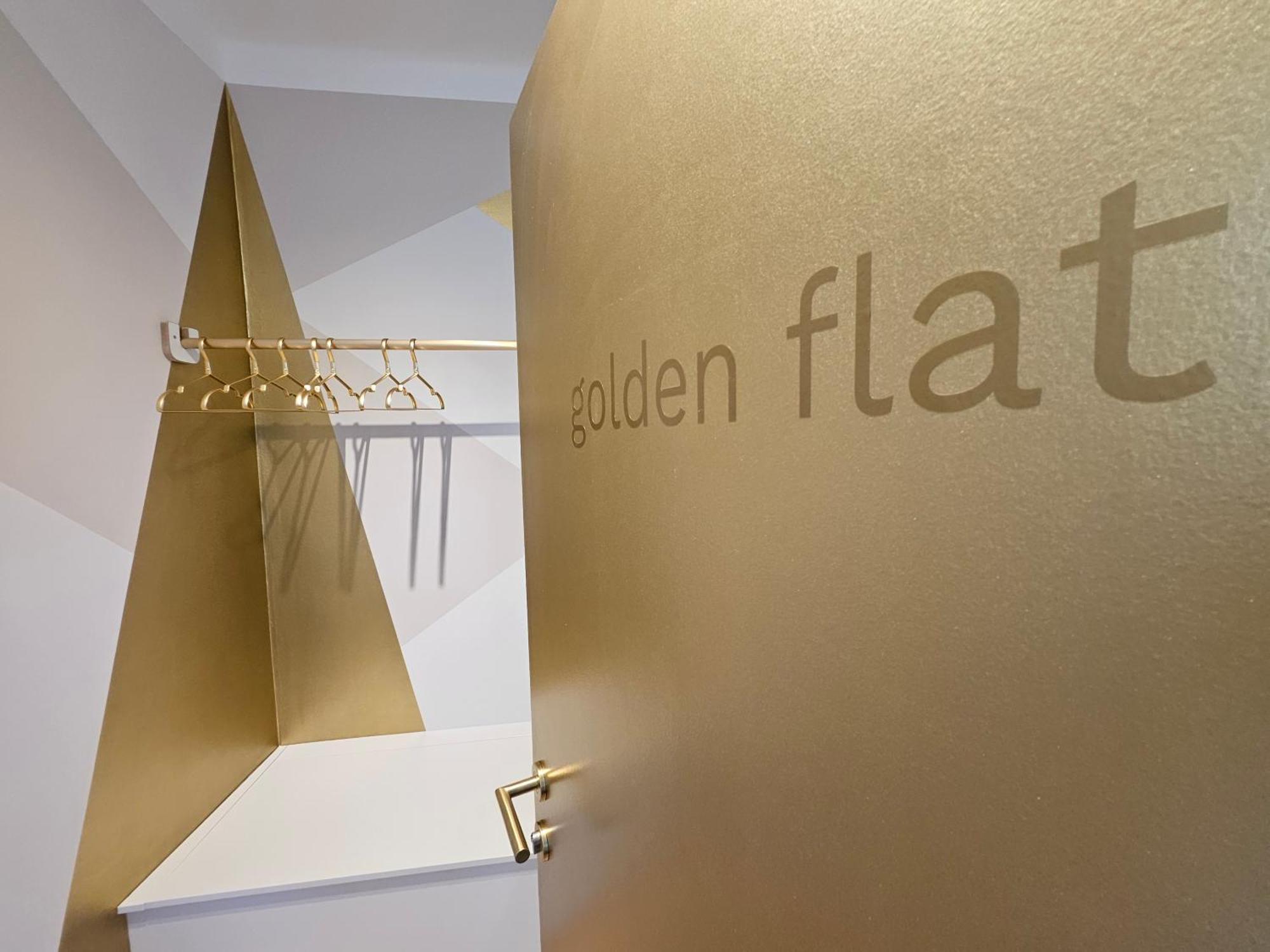 Golden Flat By Grazrentals With Parkview - Brandnew & Free Parking ภายนอก รูปภาพ