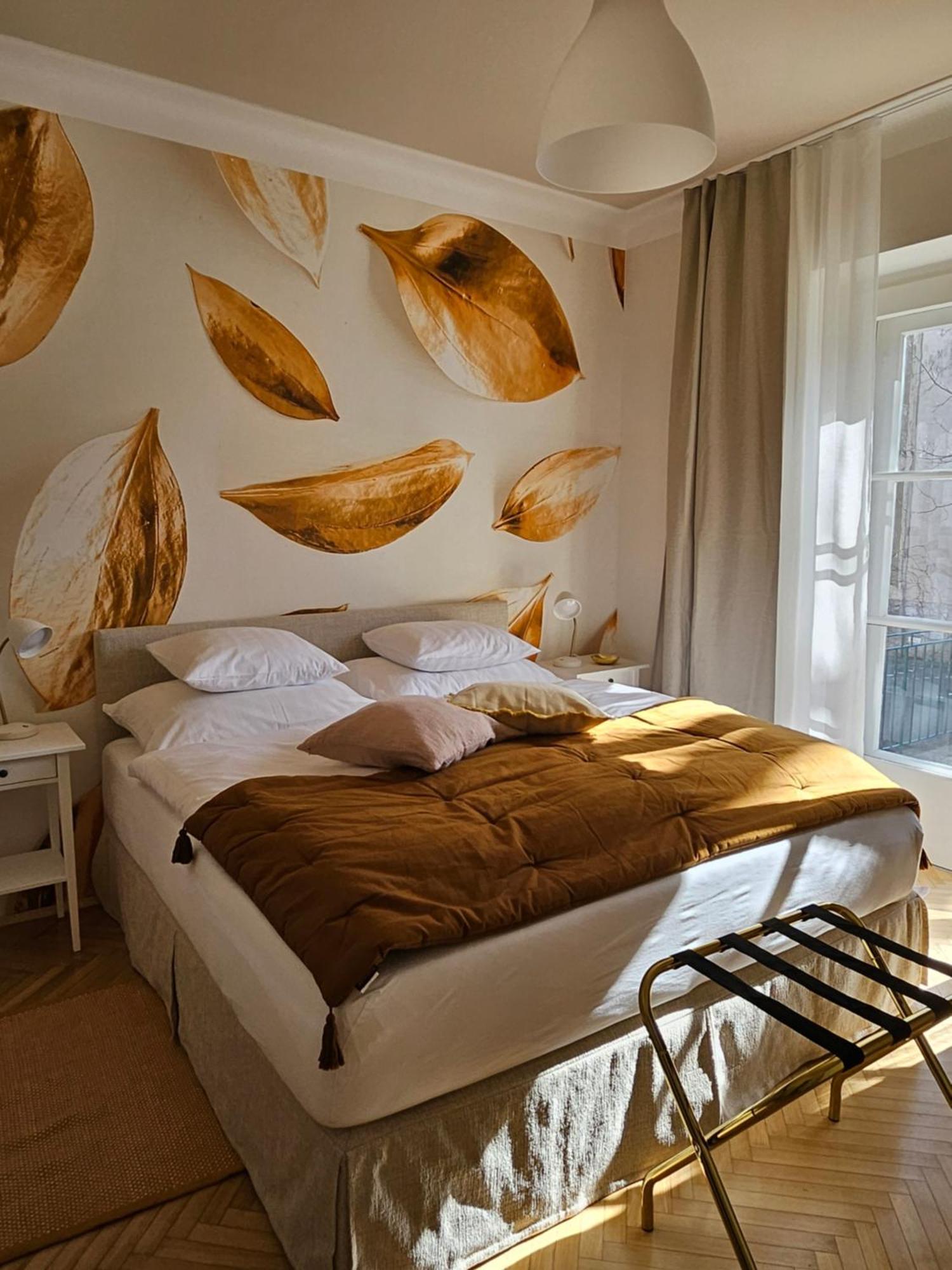 Golden Flat By Grazrentals With Parkview - Brandnew & Free Parking ภายนอก รูปภาพ
