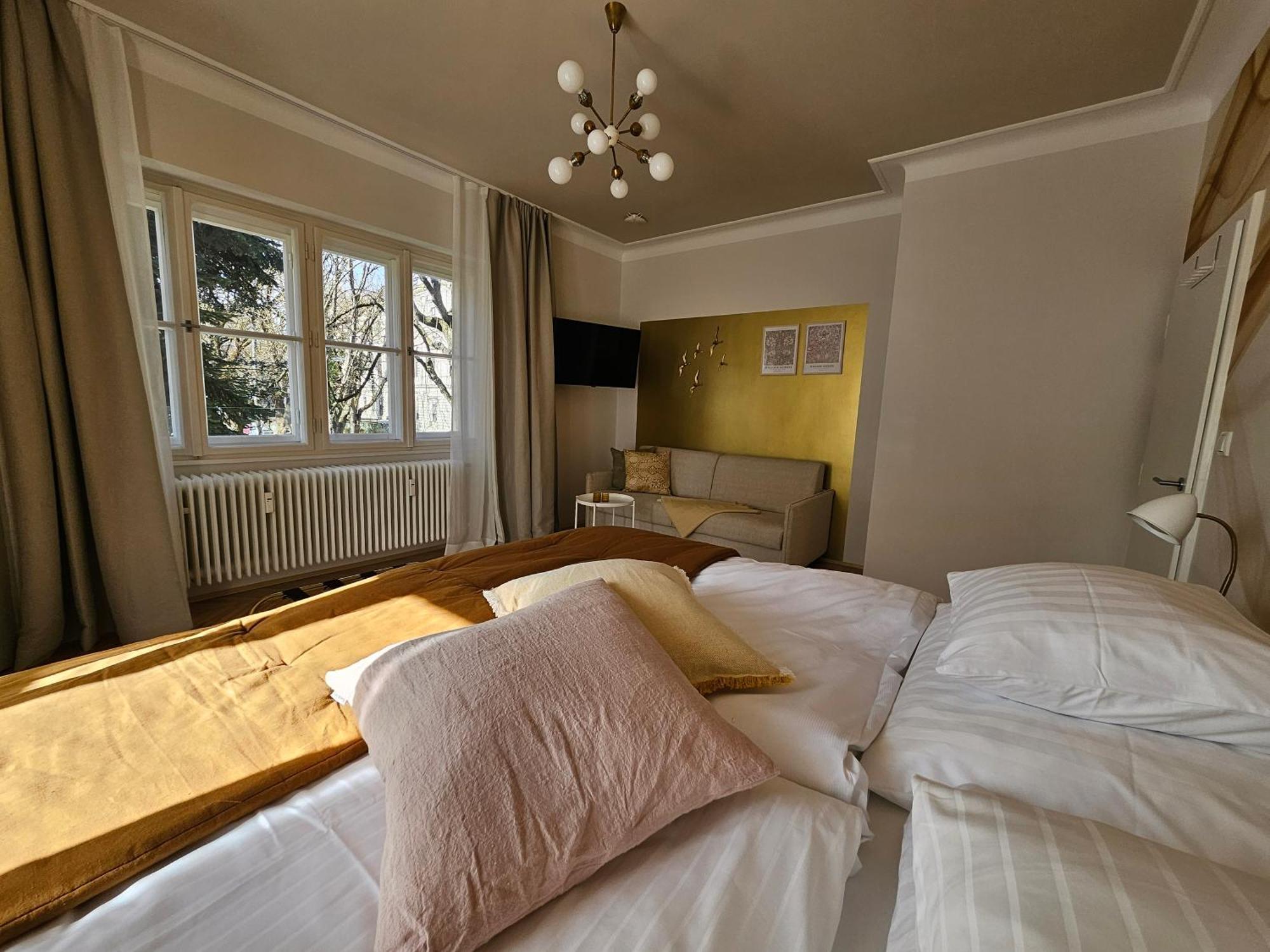 Golden Flat By Grazrentals With Parkview - Brandnew & Free Parking ภายนอก รูปภาพ